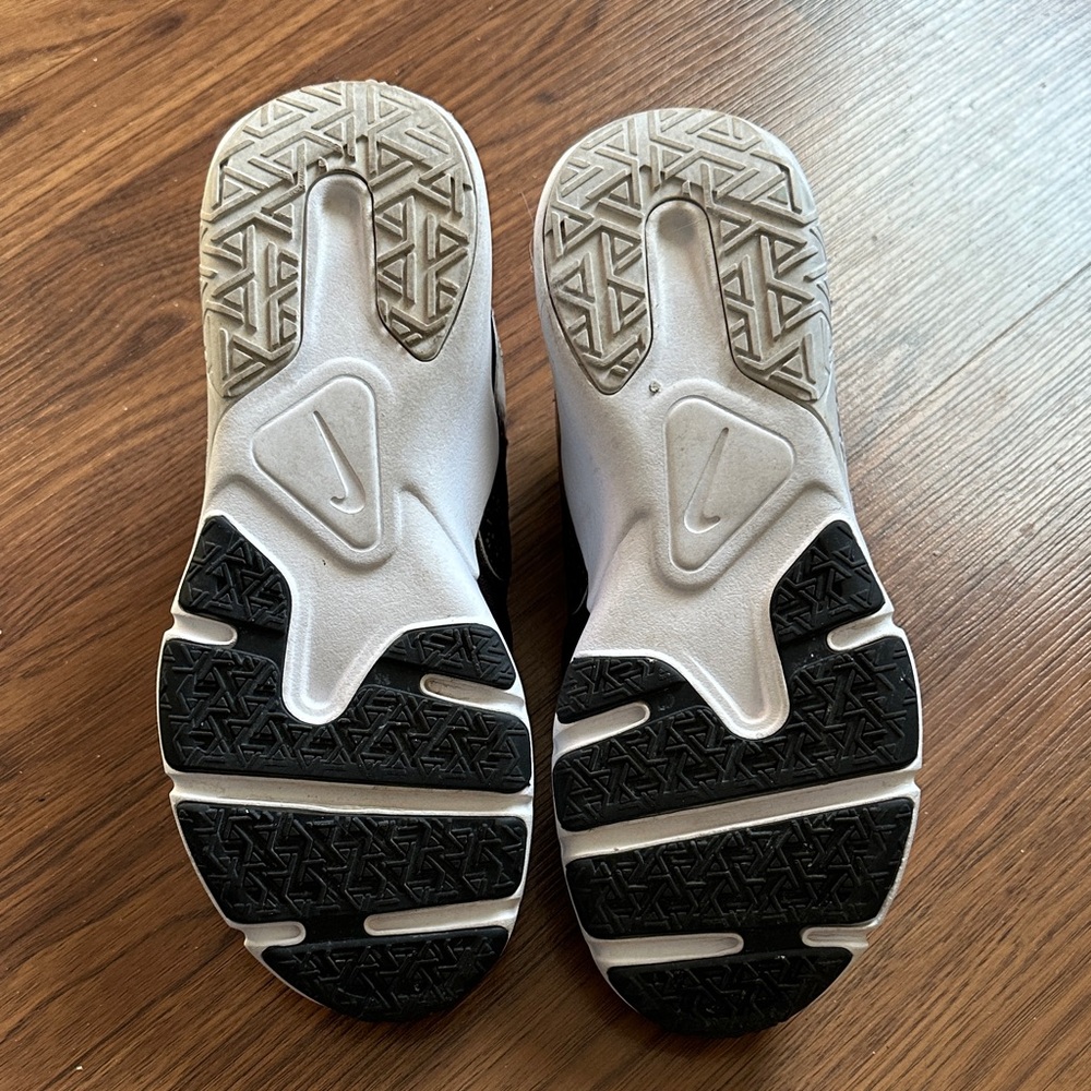 Nike Black and White Athletic Shoes - Picture 4 of 4